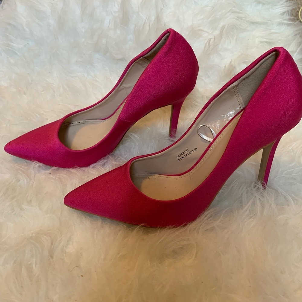 Pointed heels - Picture 2 of 3